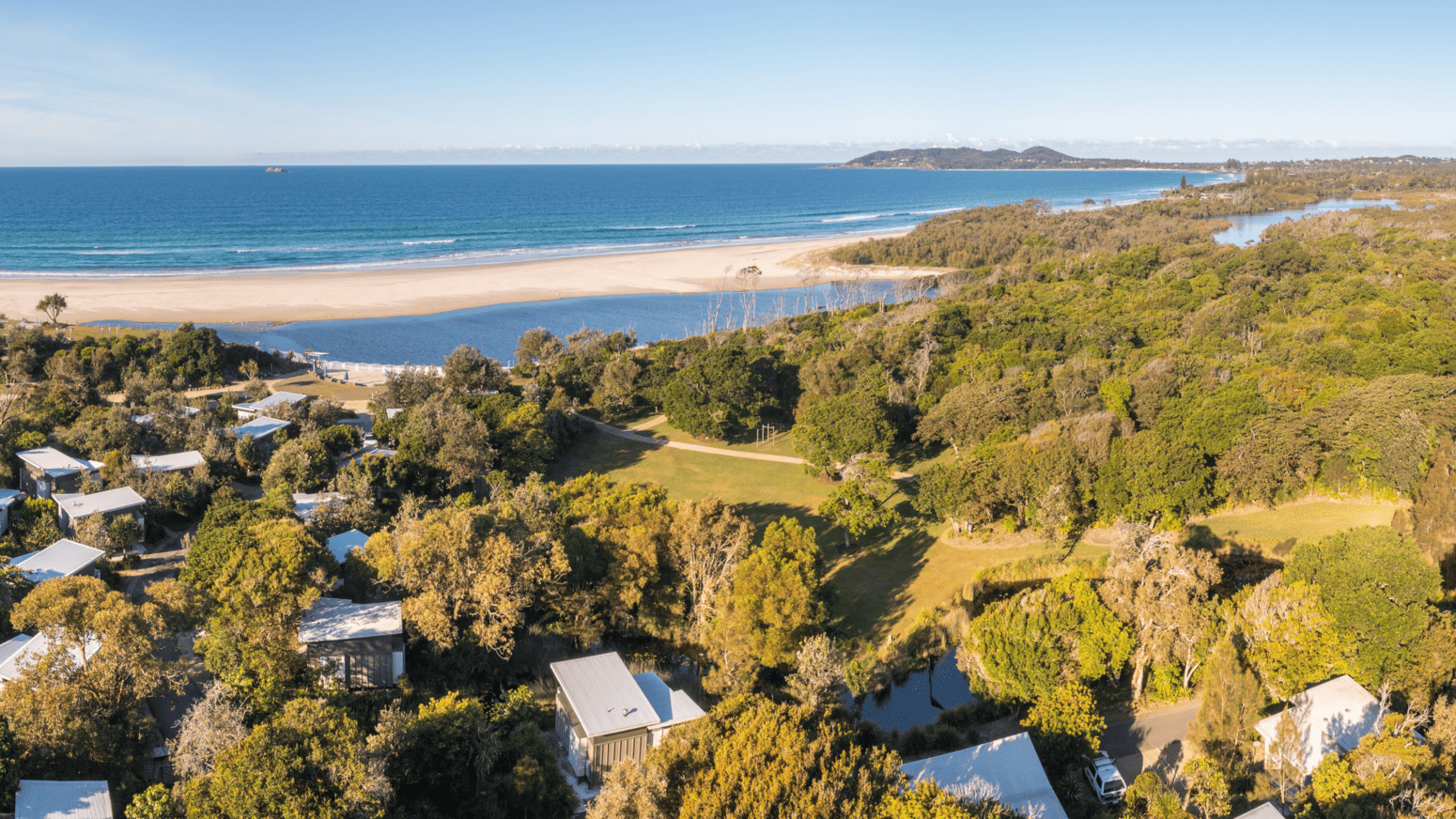 Elements of Byron toward Byron Bay lighthouse