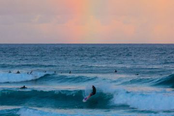 Winter waves in Byron Bay, Elements of Byron