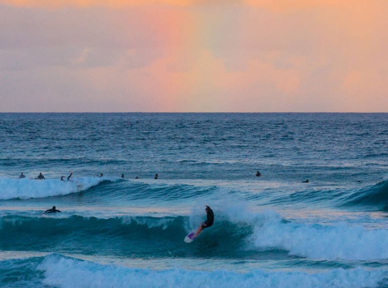 Winter waves in Byron Bay, Elements of Byron