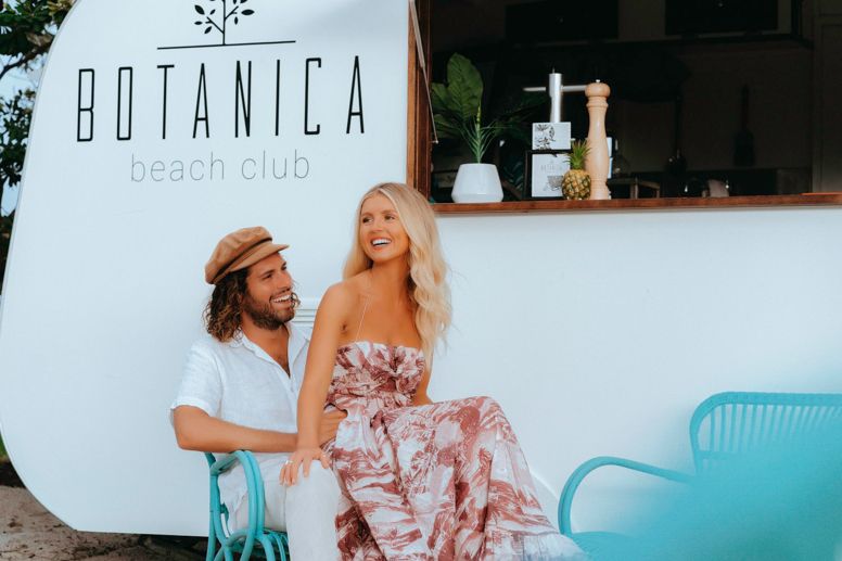Couple enjoying Botainica Beach Lounge at Elements of Byron